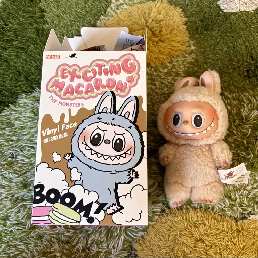 Popmart exciting macaron labubu